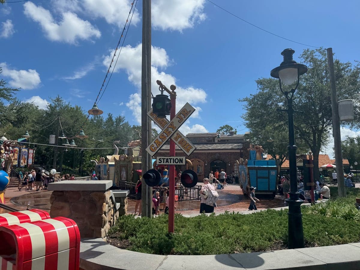 Casey Jr. Splash 'N' Soak Station