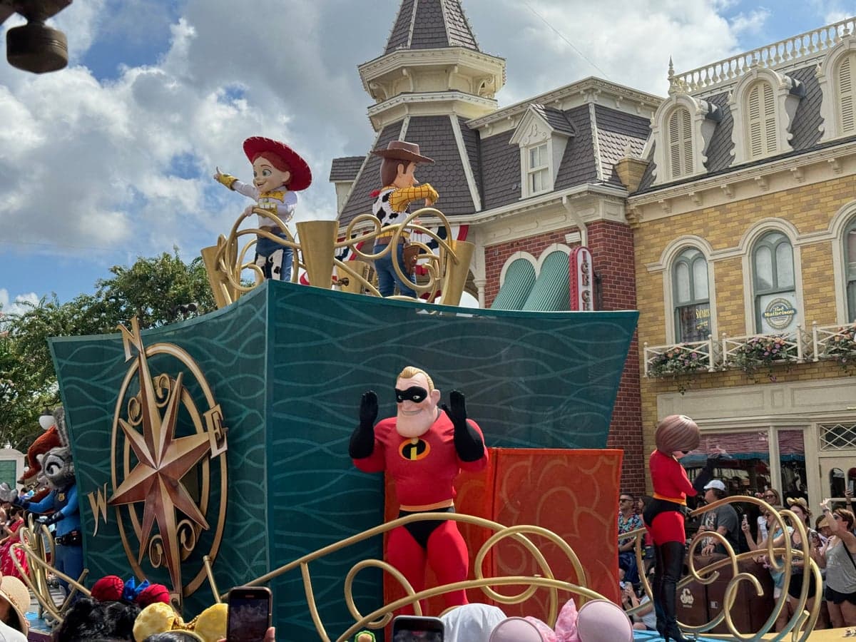 Disney Festival of Fantasy Parade