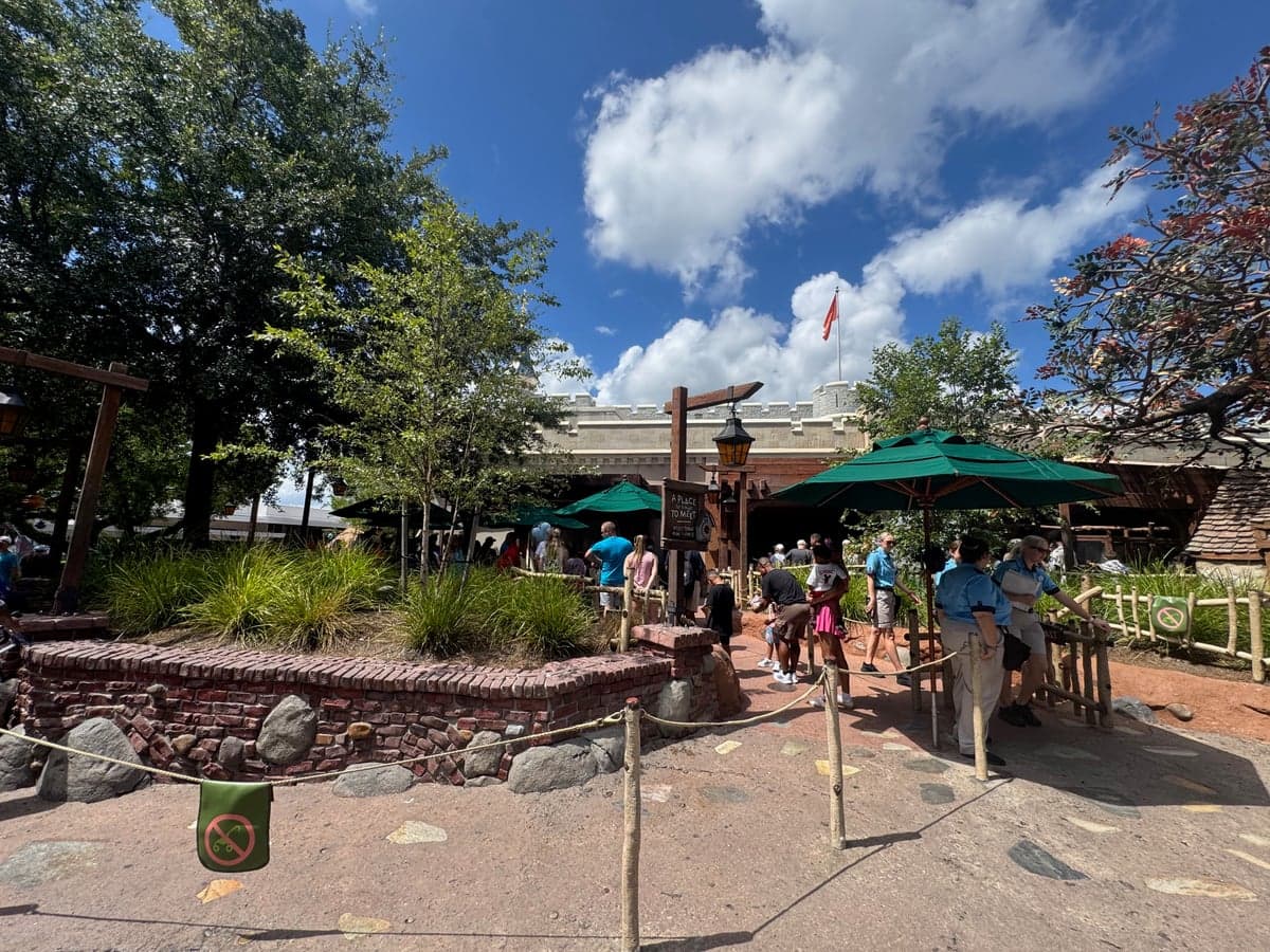 Meet Winnie the Pooh and Tigger at The Thotful Spot