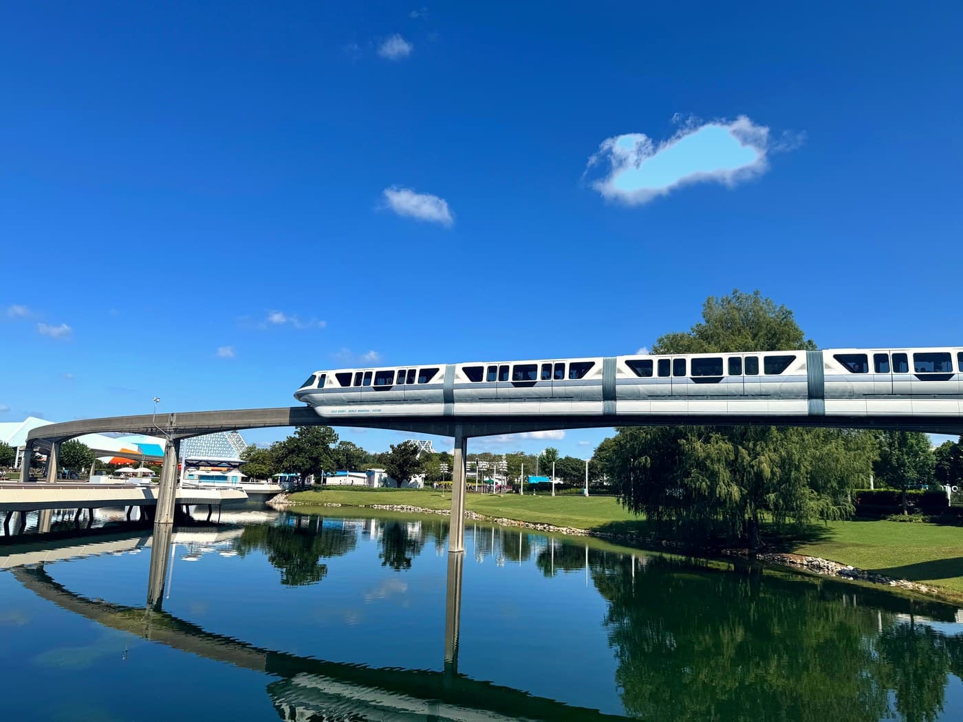 Dining at EPCOT — World Showcase restaurants and food festival booths